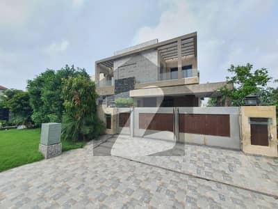 One Kanal Independent Modern Bungalow Walking Distance From Big Park And Masjid