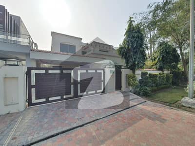 Fresh Renovated Well Maintained One Kanal Independent Bungalow Top Location