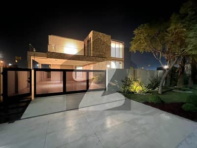 ڈی ایچ اے فیز 7 - بلاک پی فیز 7,ڈیفنس (ڈی ایچ اے),لاہور میں 5 کمروں کا 1 کنال مکان 9.25 کروڑ میں برائے فروخت۔