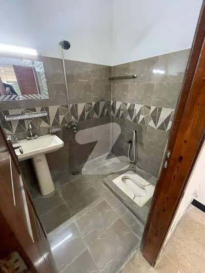 Double Story house available for rent in shalley valley range road rwp(vizat charge 300)