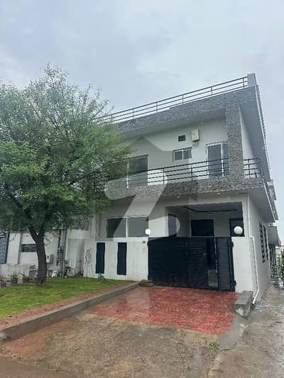 ڈی ۔ 12 اسلام آباد میں 5 کمروں کا 5 مرلہ مکان 5.5 کروڑ میں برائے فروخت۔