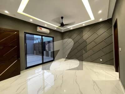 ڈی ایچ اے فیز 4 - بلاک ڈبل اے فیز 4,ڈیفنس (ڈی ایچ اے),لاہور میں 5 کمروں کا 1 کنال مکان 5.95 کروڑ میں برائے فروخت۔ ڈی ایچ اے فیز 4 - بلاک ڈبل اے فیز 4,ڈیفنس (ڈی ایچ اے),لاہور میں 5 کمروں کا 1 کنال مکان 5.95 کروڑ میں برائے فروخت۔