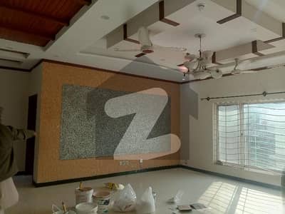 kanal luxurious upper portion available for rent