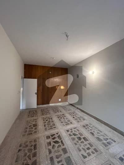 240 yrds Ground Floor Portion For Rent Gulshan-E-Iqbal, Block 3 Near Rabbani Masjid