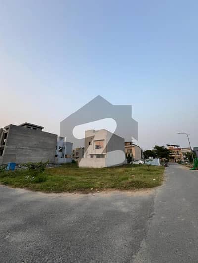 Top Builder Location Plot Corner And Direct Approach From Main Boulevard