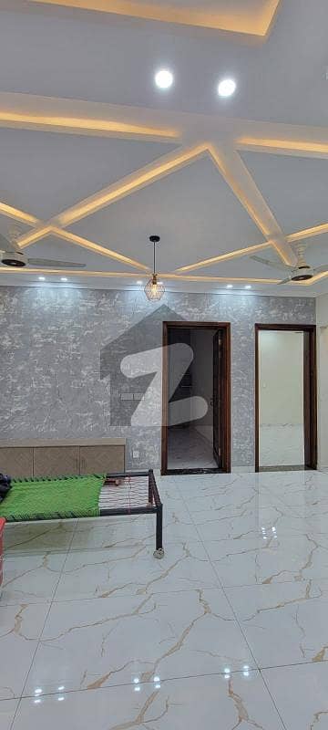 10 Marla Corner House| Prime Location|Walking Distance on Park And Masjid 10 Marla Corner House| Prime Location|Walking Distance on Park And Masjid