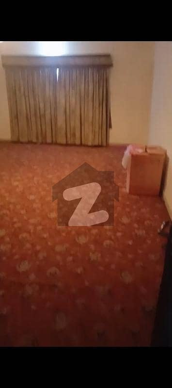 پی ای سی ایچ ایس بلاک 6 پی ای سی ایچ ایس,جمشید ٹاؤن,کراچی میں 3 کمروں کا 10 مرلہ بالائی پورشن 95.0 ہزار میں کرایہ پر دستیاب ہے۔