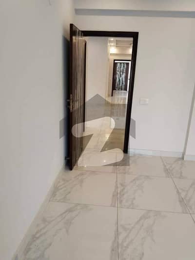 میٹروپولِز ریزیڈینسی جناح ایونیو,کراچی میں 3 کمروں کا 8 مرلہ فلیٹ 2.6 کروڑ میں برائے فروخت۔