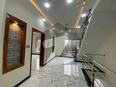 جی ۔ 13 اسلام آباد میں 4 کمروں کا 4 مرلہ مکان 1.25 لاکھ میں کرایہ پر دستیاب ہے۔