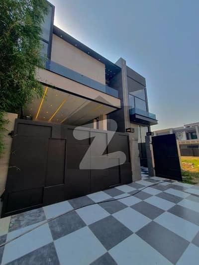 10 Marla Luxury House Is Available For Sale