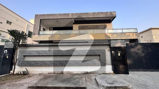 ایف ۔ 7 اسلام آباد میں 6 کمروں کا 1 کنال مکان 10.0 لاکھ میں کرایہ پر دستیاب ہے۔