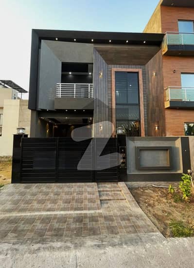 5 Marla Brand New Luxury House for Sale Park View City