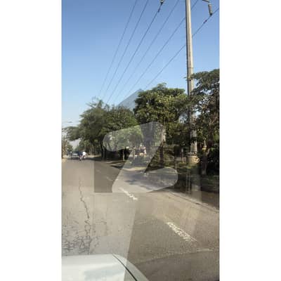 جوہر ٹاؤن لاہور میں 4 مرلہ دفتر 75.0 ہزار میں کرایہ پر دستیاب ہے۔