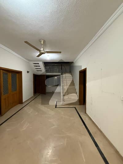 ایف ۔ 8 اسلام آباد میں 4 کمروں کا 1 کنال مکان 6.5 لاکھ میں کرایہ پر دستیاب ہے۔