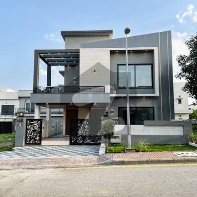 10 Marla Designer House Available For Sale
