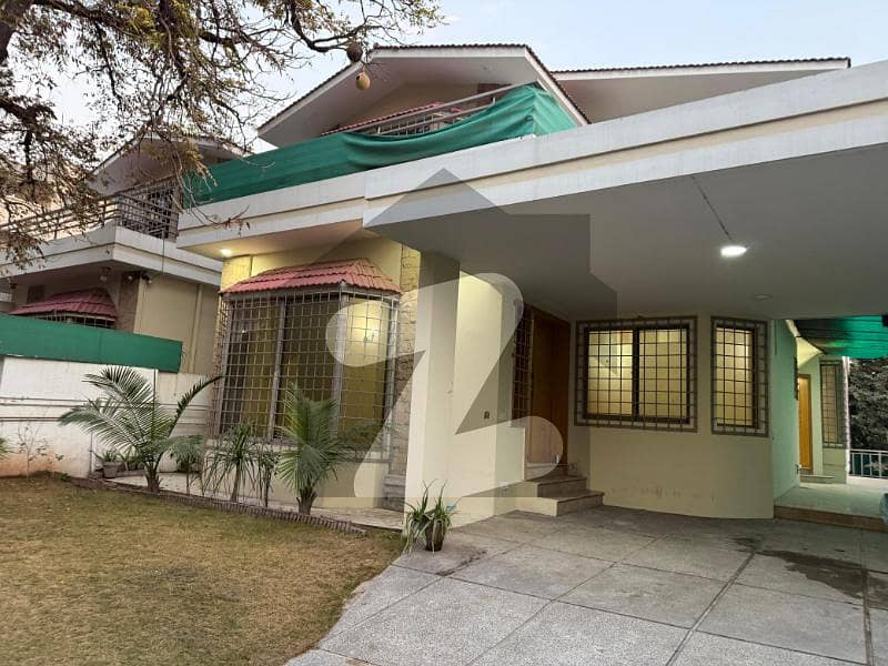 ایف ۔ 8 اسلام آباد میں 5 کمروں کا 1 کنال مکان 7.5 لاکھ میں کرایہ پر دستیاب ہے۔ ایف ۔ 8 اسلام آباد میں 5 کمروں کا 1 کنال مکان 7.5 لاکھ میں کرایہ پر دستیاب ہے۔