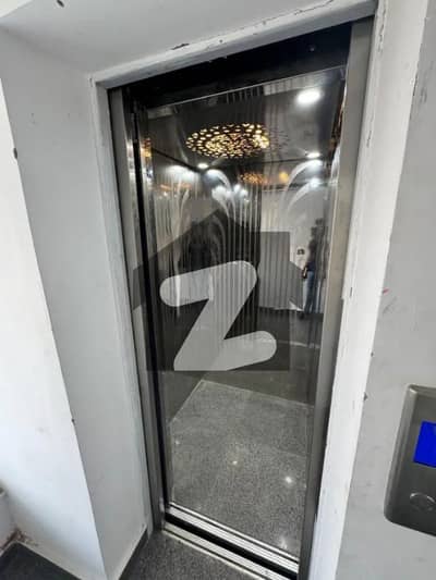 ڈی ایچ اے فیز 8 - کمرشل براڈوے ڈی ایچ اے فیز 8,ڈیفنس (ڈی ایچ اے),لاہور میں 8 مرلہ عمارت 8.0 لاکھ میں کرایہ پر دستیاب ہے۔