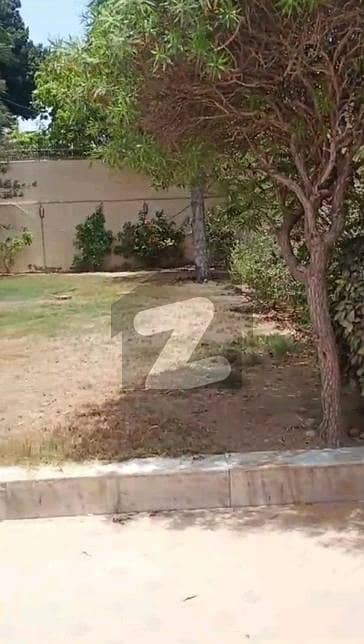 1300 sq yard building for silent commercial at main Clifton for school 1300 sq yard building for silent commercial at main Clifton for school