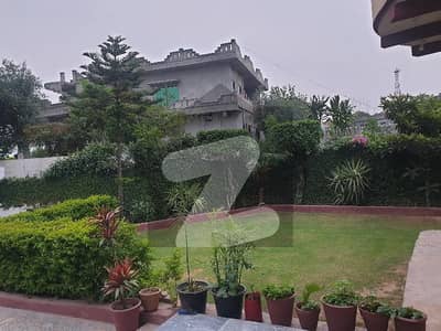 بنی گالہ اسلام آباد میں 3 کمروں کا 1 کنال مکان 1.05 لاکھ میں کرایہ پر دستیاب ہے۔