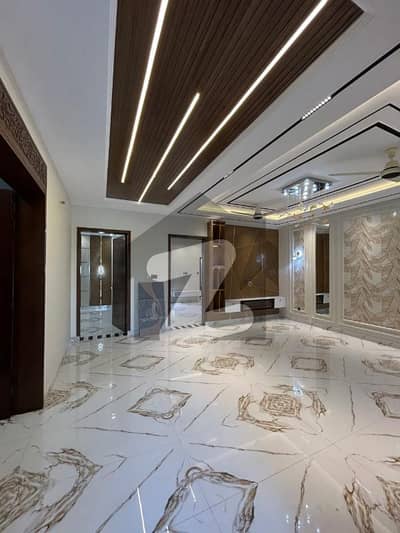 سینٹرل پارک ہاؤسنگ سکیم لاہور میں 3 کمروں کا 10 مرلہ مکان 2.2 کروڑ میں برائے فروخت۔