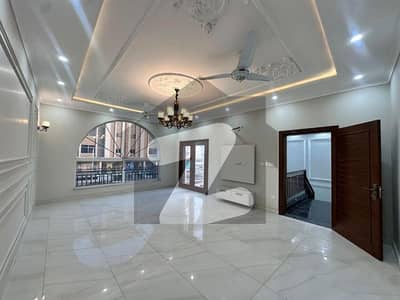 سکھ چین گارڈنز لاہور میں 5 کمروں کا 12 مرلہ مکان 5.95 کروڑ میں برائے فروخت۔ سکھ چین گارڈنز لاہور میں 5 کمروں کا 12 مرلہ مکان 5.95 کروڑ میں برائے فروخت۔