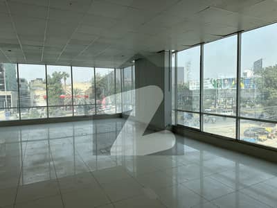 شاہراہِ فیصل کراچی میں 16 مرلہ دفتر 9.36 لاکھ میں کرایہ پر دستیاب ہے۔