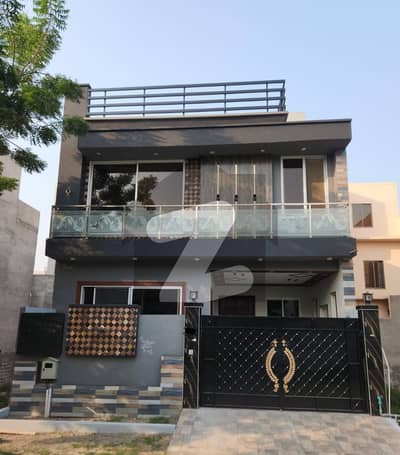 House For sale In Rs. 17500000