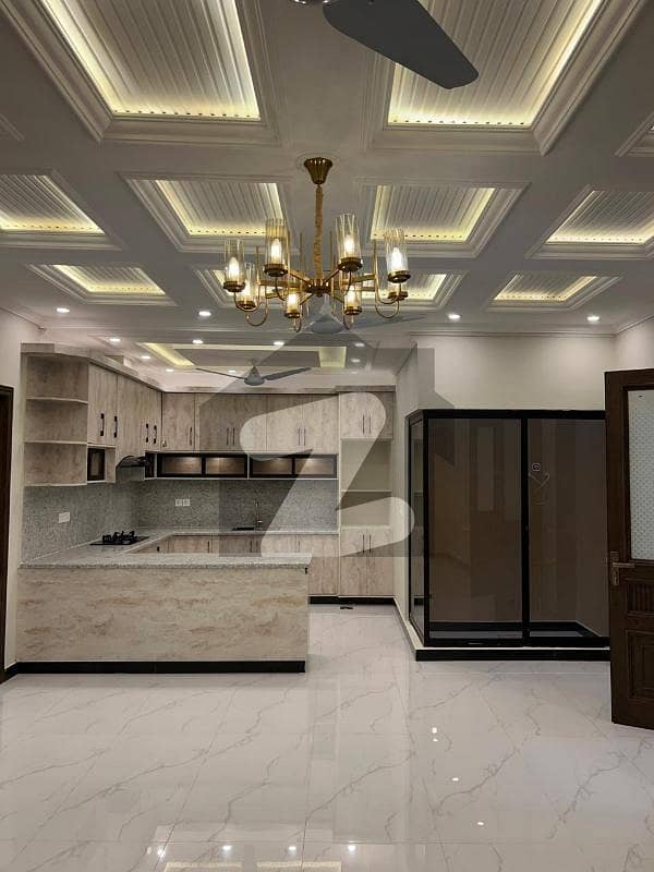 10 Marla Brand New luxury house 10 Marla Brand New luxury house