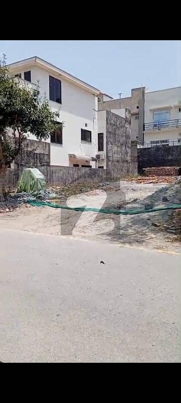 Phase 7 10 Marla Level Solid Plot Near School & Park