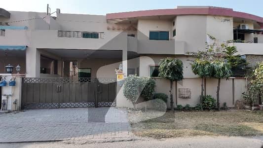 عسکری 10 - سیکٹر اے عسکری 10,عسکری,لاہور میں 4 کمروں کا 10 مرلہ مکان 5.25 کروڑ میں برائے فروخت۔ عسکری 10 - سیکٹر اے عسکری 10,عسکری,لاہور میں 4 کمروں کا 10 مرلہ مکان 5.25 کروڑ میں برائے فروخت۔