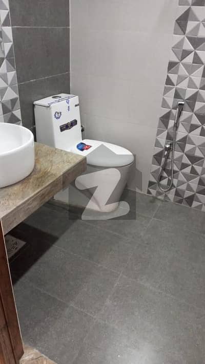 جوہر ٹاؤن فیز 2 جوہر ٹاؤن,لاہور میں 6 کمروں کا 5 مرلہ مکان 3.3 کروڑ میں برائے فروخت۔