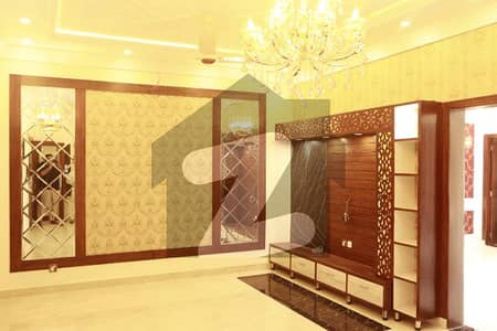 نشیمنِ اقبال لاہور میں 4 کمروں کا 10 مرلہ مکان 1.35 لاکھ میں کرایہ پر دستیاب ہے۔