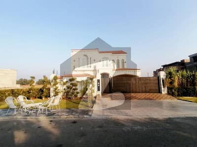 باغِ ارم ہاؤسنگ سوسائٹی لاہور میں 7 کمروں کا 1 کنال مکان 8.25 کروڑ میں برائے فروخت۔