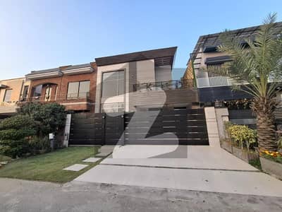 پیراگون سٹی لاہور میں 5 کمروں کا 10 مرلہ مکان 5.35 کروڑ میں برائے فروخت۔