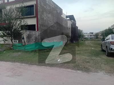 ڈی ۔ 12/4 ڈی ۔ 12,اسلام آباد میں 8 مرلہ رہائشی پلاٹ 5.85 کروڑ میں برائے فروخت۔