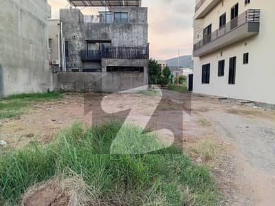 35X70 STREET CORNER PLOT FOR SALE