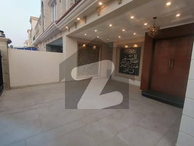 بش ایگزیکٹو ولاز ملتان میں 5 کمروں کا 10 مرلہ مکان 2.95 کروڑ میں برائے فروخت۔