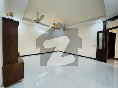 بحریہ ٹاؤن فیز 8 بحریہ ٹاؤن راولپنڈی,راولپنڈی میں 3 کمروں کا 1 کنال بالائی پورشن 1.0 لاکھ میں کرایہ پر دستیاب ہے۔ بحریہ ٹاؤن فیز 8 بحریہ ٹاؤن راولپنڈی,راولپنڈی میں 3 کمروں کا 1 کنال بالائی پورشن 1.0 لاکھ میں کرایہ پر دستیاب ہے۔