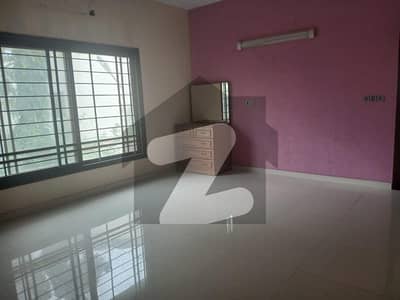 نارتھ ناظم آباد ۔ بلاک ایف نارتھ ناظم آباد,کراچی میں 6 کمروں کا 4 کنال بالائی پورشن 4.5 لاکھ میں کرایہ پر دستیاب ہے۔