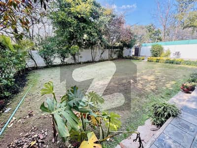 ایف ۔ 8 اسلام آباد میں 5 کمروں کا 1 کنال مکان 6.5 لاکھ میں کرایہ پر دستیاب ہے۔