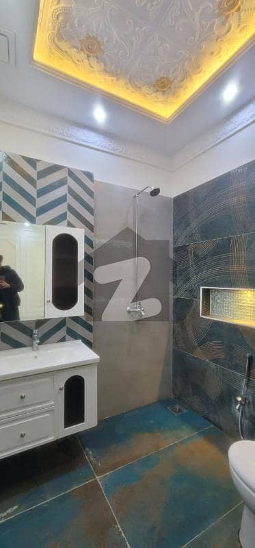 علامہ اقبال ٹاؤن ۔ گلشن بلاک علامہ اقبال ٹاؤن,لاہور میں 7 کمروں کا 10 مرلہ مکان 7.3 کروڑ میں برائے فروخت۔