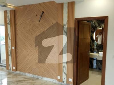 عسکری 11 - سیکٹر ڈی عسکری 11,عسکری,لاہور میں 3 کمروں کا 10 مرلہ فلیٹ 1.5 لاکھ میں کرایہ پر دستیاب ہے۔