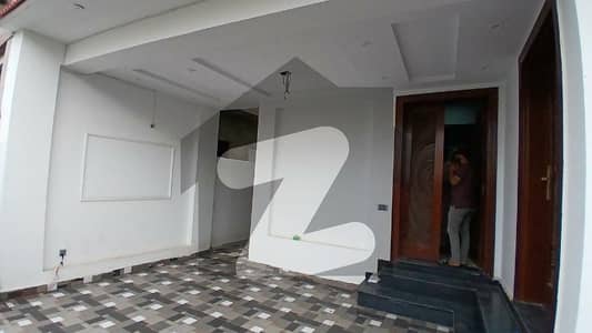 ایل ڈی اے ایوینیو لاہور میں 2 کمروں کا 10 مرلہ زیریں پورشن 65.0 ہزار میں کرایہ پر دستیاب ہے۔