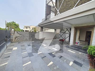 ڈی ایچ اے فیز 6 ڈیفنس (ڈی ایچ اے),لاہور میں 5 کمروں کا 1 کنال مکان 3.7 لاکھ میں کرایہ پر دستیاب ہے۔