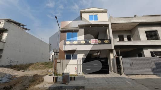 جناح گارڈنز فیز 1 جناح گارڈنز,ایف ای سی ایچ ایس,اسلام آباد میں 4 کمروں کا 6 مرلہ مکان 2.9 کروڑ میں برائے فروخت۔