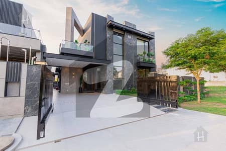 ڈی ایچ اے فیز 6 ڈیفنس (ڈی ایچ اے),لاہور میں 5 کمروں کا 1 کنال مکان 7.9 کروڑ میں برائے فروخت۔