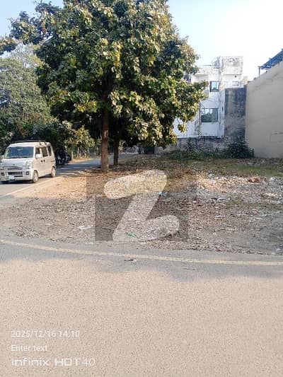 sabzazar G block Facing Park Corner 1 kanal 60' feet Road plot for sale