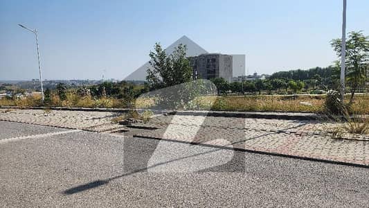 ڈی ایچ اے فیز 5 ۔ کمرشل زون سی 6 ڈی ایچ اے ڈیفینس فیز 5,ڈی ایچ اے ڈیفینس,اسلام آباد میں 4 مرلہ کمرشل پلاٹ 3.5 کروڑ میں برائے فروخت۔