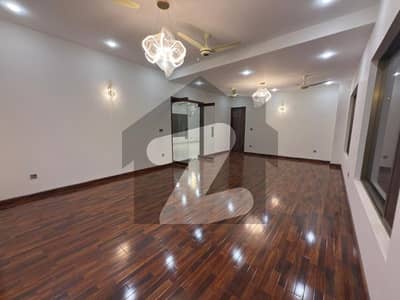 بحریہ گالف سٹی بحریہ ٹاؤن کراچی,کراچی میں 5 کمروں کا 1 کنال مکان 4.2 کروڑ میں برائے فروخت۔ بحریہ گالف سٹی بحریہ ٹاؤن کراچی,کراچی میں 5 کمروں کا 1 کنال مکان 4.2 کروڑ میں برائے فروخت۔