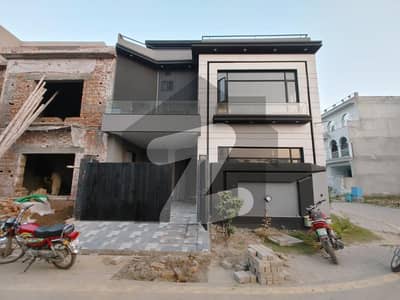 اتحاد ٹاؤن فیز 1 - بلاک ای اتحاد ٹاؤن فیز ١,اتحاد ٹاؤن,رائیونڈ روڈ,لاہور میں 5 کمروں کا 5 مرلہ مکان 3.23 کروڑ میں برائے فروخت۔